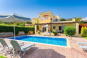 Villa Georgia Large Private Pool Walk to Beach A C Wifi Car Not Requir