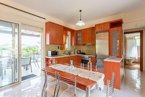 Villa Georgia Large Private Pool Walk to Beach A C Wifi Car Not Requir