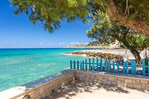 Villa Georgia Large Private Pool Walk to Beach A C Wifi Car Not Requir