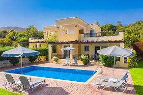 Villa Georgia Large Private Pool Walk to Beach A C Wifi Car Not Requir
