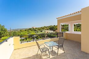 Villa Georgia Large Private Pool Walk to Beach A C Wifi Car Not Requir