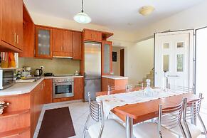 Villa Georgia Large Private Pool Walk to Beach A C Wifi Car Not Requir