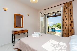 Villa Georgia Large Private Pool Walk to Beach A C Wifi Car Not Requir