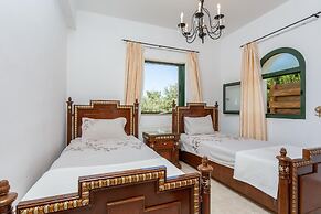 Villa Charianna Large Private Pool Walk to Beach Sea Views A C Wifi Ca