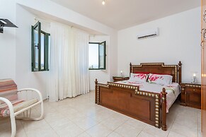 Villa Olivetta Large Private Pool Walk to Beach Sea Views A C Wifi Car