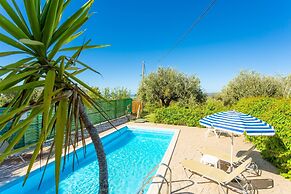 Villa Russa Alexandros Large Private Pool Walk to Beach Sea Views Wifi