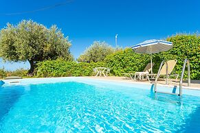 Villa Russa Alexandros Large Private Pool Walk to Beach Sea Views Wifi