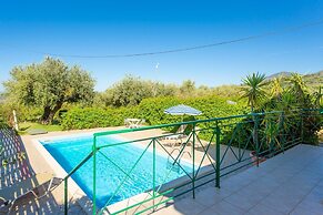 Villa Russa Alexandros Large Private Pool Walk to Beach Sea Views Wifi