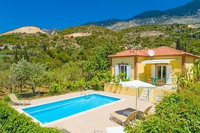 Villa Russa Alekos Large Private Pool Walk to Beach Sea Views Wifi Car