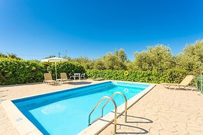 Villa Russa Alekos Large Private Pool Walk to Beach Sea Views Wifi Car