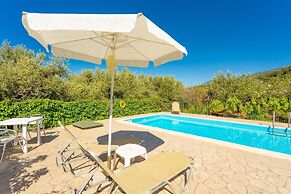 Villa Russa Alekos Large Private Pool Walk to Beach Sea Views Wifi Car