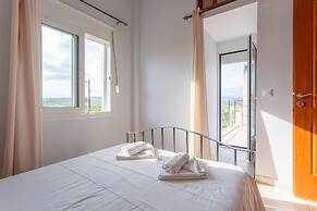 Villa Giannis Large Private Pool Walk to Beach A C Wifi Car Not Requir