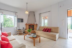 Villa Giannis Large Private Pool Walk to Beach A C Wifi Car Not Requir