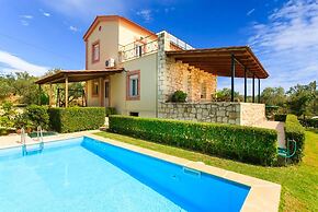Villa Giannis Large Private Pool Walk to Beach A C Wifi Car Not Requir