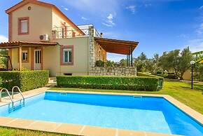 Villa Giannis Large Private Pool Walk to Beach A C Wifi Car Not Requir