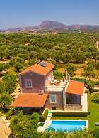 Villa Giannis Large Private Pool Walk to Beach A C Wifi Car Not Requir