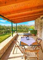 Villa Giannis Large Private Pool Walk to Beach A C Wifi Car Not Requir