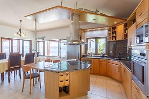 Souda Bay View Large Private Pool Walk to Beach Sea Views A C Wifi - 2