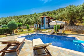 Villa Glysteri Large Private Pool Walk to Beach A C - 2125