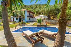 Villa Glysteri Large Private Pool Walk to Beach A C - 2125