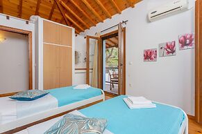 Villa Glysteri Large Private Pool Walk to Beach A C - 2125