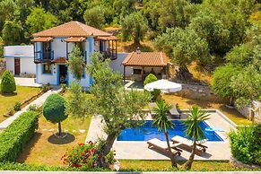 Villa Glysteri Large Private Pool Walk to Beach A C - 2125