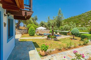 Villa Glysteri Large Private Pool Walk to Beach A C - 2125