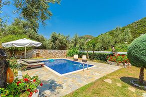 Villa Glysteri Large Private Pool Walk to Beach A C - 2125