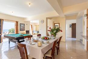 Kalisto Beach Villa Large Private Pool Walk to Beach Sea Views A C Wif