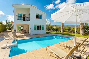 Villa Iliada Large Private Pool Walk to Beach A C Wifi Car Not Require