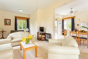 Sun Beach Villa Large Private Pool Walk to Beach A C Wifi Car Not Requ