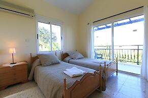 Sun Beach Villa Large Private Pool Walk to Beach A C Wifi Car Not Requ