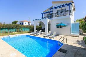 Sun Beach Villa Large Private Pool Walk to Beach A C Wifi Car Not Requ
