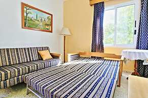 Sun Beach Villa Large Private Pool Walk to Beach A C Wifi Car Not Requ