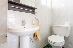 Sun Beach Villa Large Private Pool Walk to Beach A C Wifi Car Not Requ