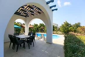 Sun Beach Villa Large Private Pool Walk to Beach A C Wifi Car Not Requ