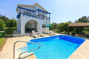 Sun Beach Villa Large Private Pool Walk to Beach A C Wifi Car Not Requ