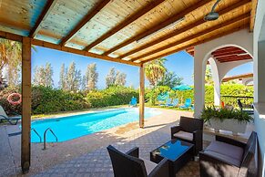 Argaka Sun Villa Thio Large Private Pool Walk to Beach Sea Views A C W