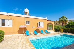 Villa Lela Pente Large Private Pool Walk to Beach A C Wifi Car Not Req