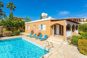 Villa Lela Pente Large Private Pool Walk to Beach A C Wifi Car Not Req