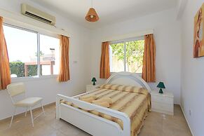 Villa Lela Pente Large Private Pool Walk to Beach A C Wifi Car Not Req