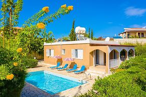 Villa Lela Pente Large Private Pool Walk to Beach A C Wifi Car Not Req
