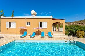 Villa Lela Pente Large Private Pool Walk to Beach A C Wifi Car Not Req