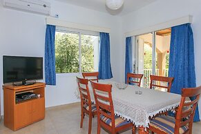 Villa Lela Pente Large Private Pool Walk to Beach A C Wifi Car Not Req