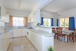 Villa Lela Pente Large Private Pool Walk to Beach A C Wifi Car Not Req