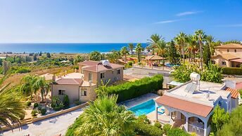 Villa Lela Pente Large Private Pool Walk to Beach A C Wifi Car Not Req