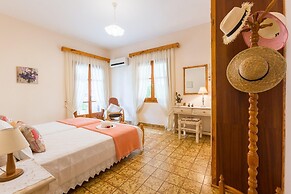 Villa Lina Large Private Pool Walk to Beach Sea Views A C Wifi Eco-fri