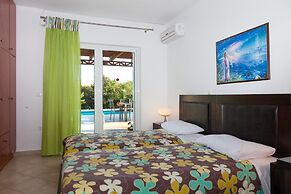 Villa Cherry Large Private Pool Walk to Beach Sea Views A C Wifi Car N