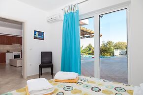 Villa Cherry Large Private Pool Walk to Beach Sea Views A C Wifi Car N