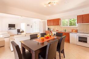 Villa Peach Large Private Pool Walk to Beach Sea Views A C Wifi Car No